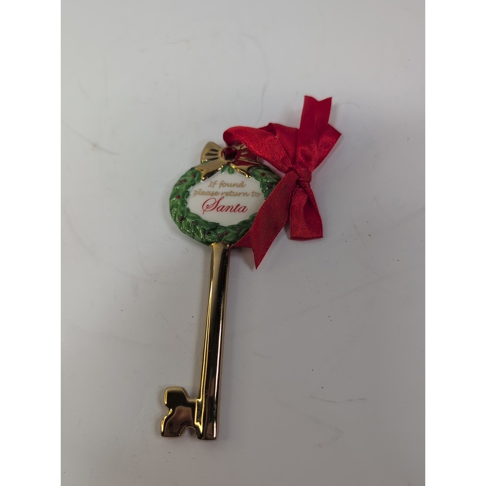 AVON 2006 HAND-PAINTED PORCELAIN WREATH‎ "A KEY FOR SANTA" GOLD ACCENT ORNAMENT